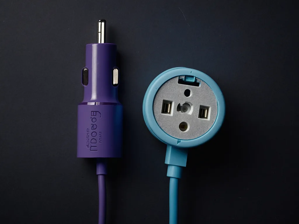 Perbandingan visual kos repair charging laptop versus harga laptop baru dalam format grid